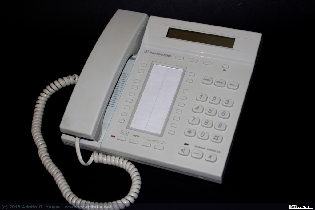 988 - Teléfono RDSI Iris de Telefónica. Fabricado por Amper. España (1), 1994