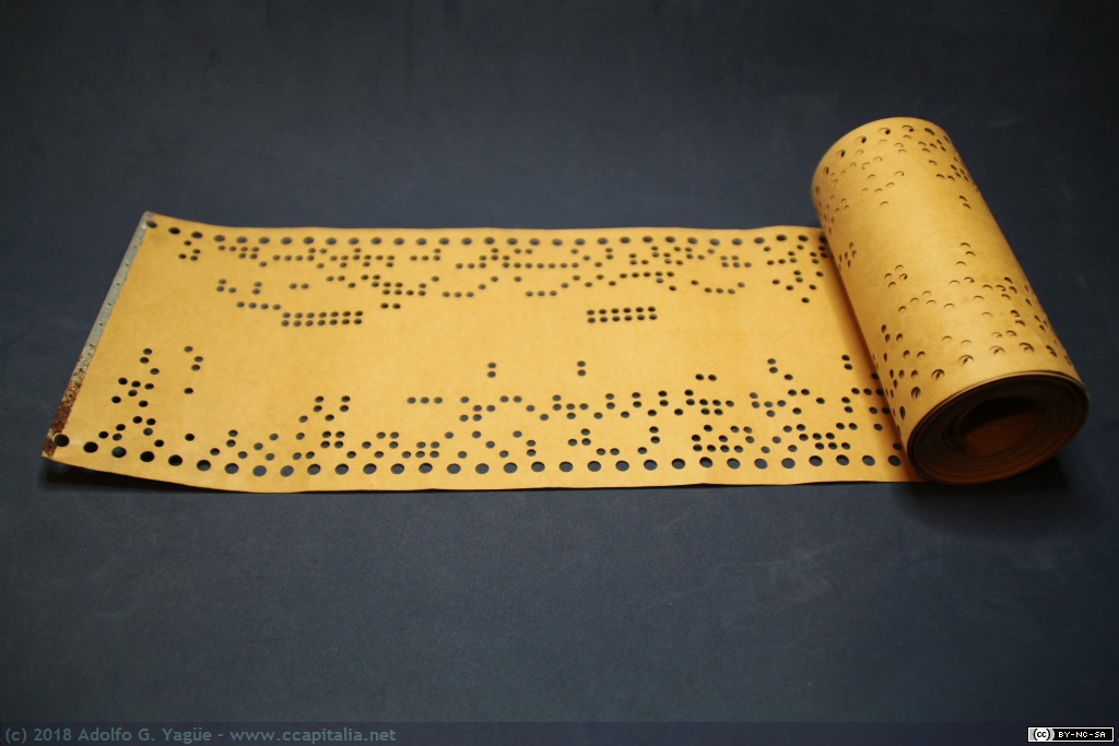 140 - Rollo perforado derivado del telar de Basile Bouchon y Jean-Baptiste Falcon, 1725