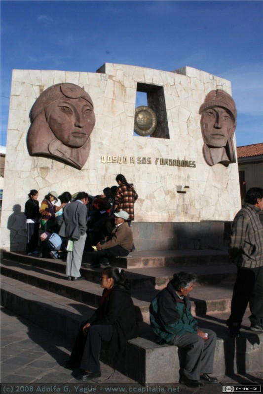 Cosqo a sus fundadores
