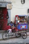 Comiendo golosinas en un Beauty Shop