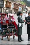 Tradición y Mujeres agente de policia