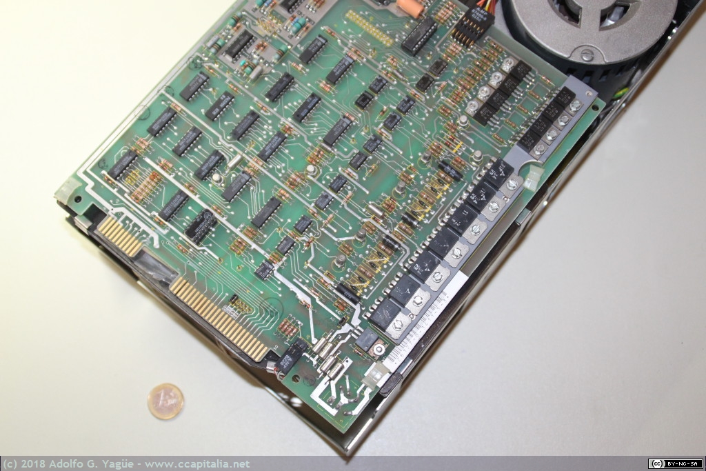 500 - Unidad de disco duro de 8" Shugart Associates SA-1004. 10 MB (3), 1979