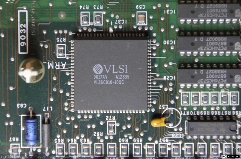 710 - Acorn Achimedes BBC A3000. Detalle del microprocesador ARM de 32bits a 8MHz (2), 1989