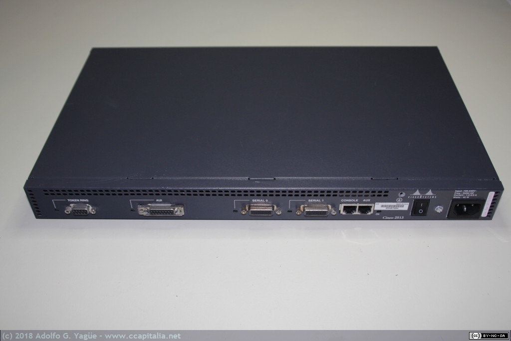 346 - Router Cisco 2513. 2 puertos serie, 1 Ethernet y 1 Token Ring (1), 1993