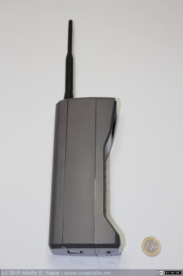 1101 - Amper Explorer II (TACS 900). OEM Motorola, serie DynaTAC (2), 1990
