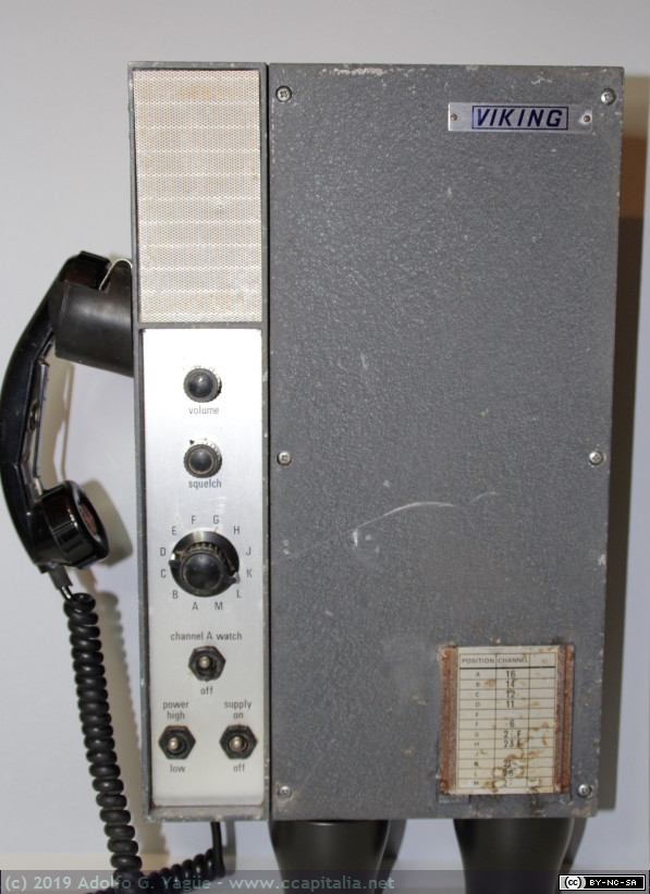 1109 - Radioteléfono marítimo VHF (156 a 162MHz) FM de 12 canales. Viking 801A de Dymar Electronics (1), 1973