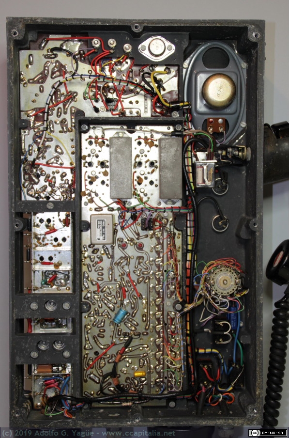 1109 - Radioteléfono marítimo VHF (156 a 162MHz) FM de 12 canales. Viking 801A de Dymar Electronics (3), 1973