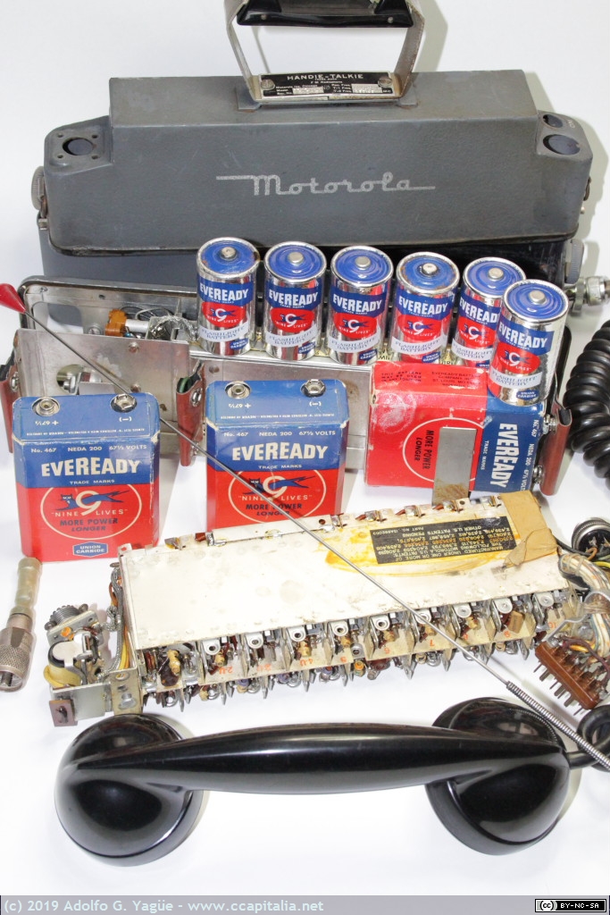 1256 - Radioteléfono VHF (152MHz y 174MHz) FM. Motorola Handie-Talkie FHTRU-1A (3), 1950