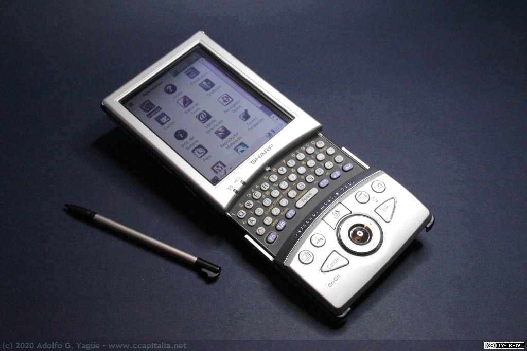 1352 - PDA Sharp Zaurus SL-5500 (CPU Intel StrongARM 1110. Embedix Plus PDA 1.0 y Qtopia Linux) (2), 2002