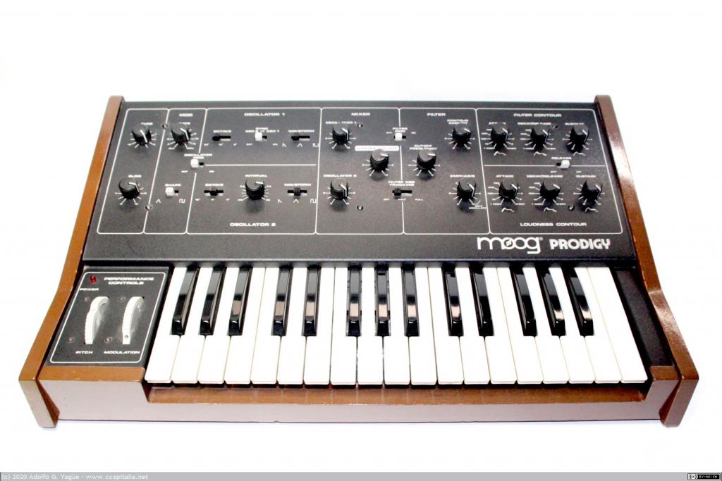 1432 - Moog Prodigy. Sintetizador monofónico de 2 osciladores, 1979