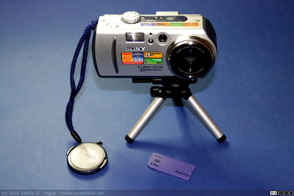 1356 - Sony Cyber-Shot DSC-P50 de 2,1 Mpx y Memory Stick de 16MB, 2001