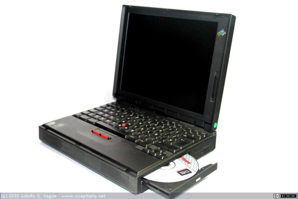 671 - IBM ThinkPad 380DX. Pentium MMX de 233MHz, color, CD-ROM y FDD, 1998