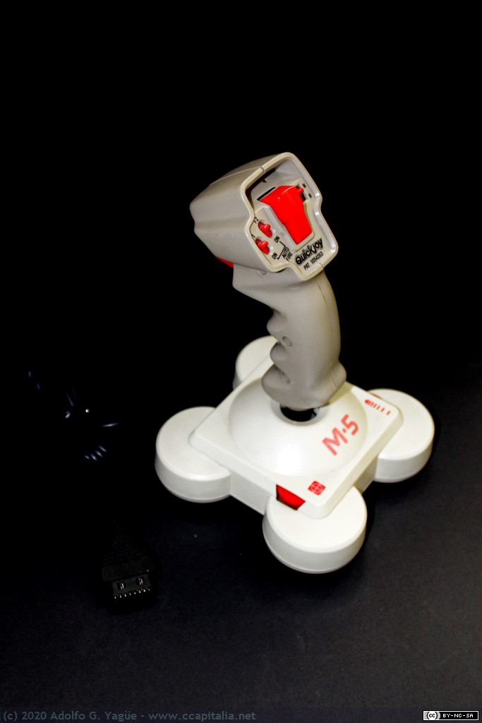 513 - Joystick Quickjoy compatible con PC, 1990