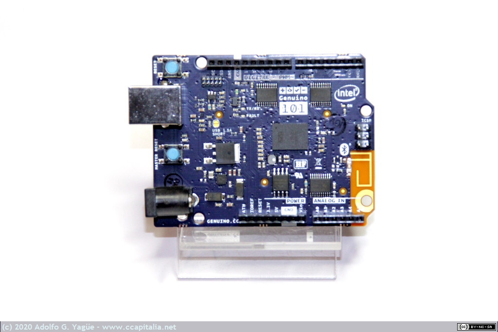 1095 - Intel Genuino 101 (Intel Curie), 2015