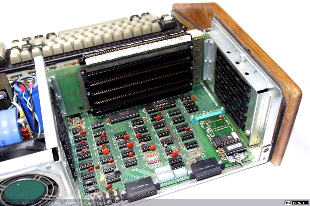 353 - Processor Technology SOL 20. Detalle de bus S-100 y SOLOS Personality Module (3), 1976
