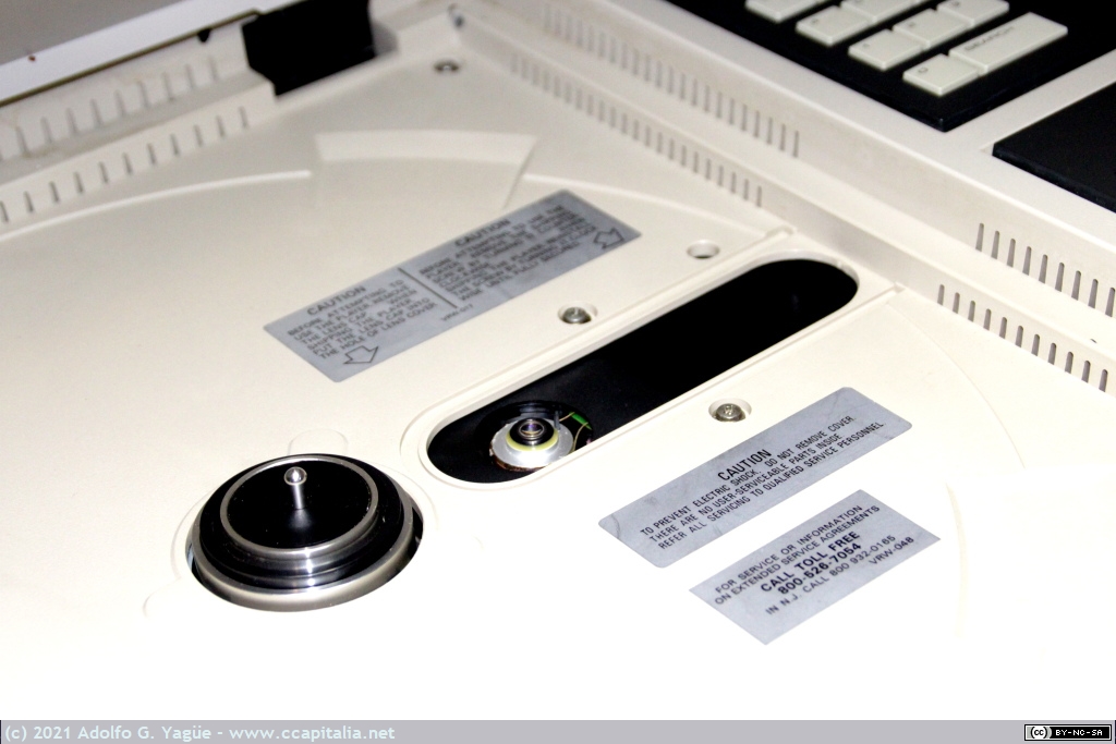 1273 - LaserDisc Pionner VP-1000. Detalle de lente fotocaptador (2), 1980