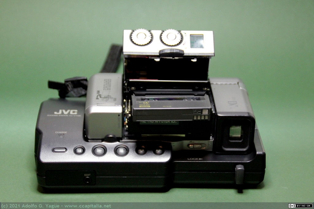 1492 - JVC GR-DV1 y Docking Station (2), 1995