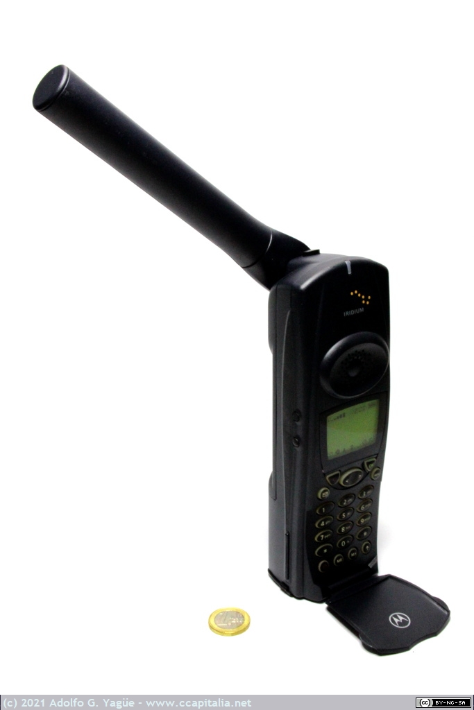 1540 - Motorola 9500 para servicio telefónico a través de constelación de satélites Iridium (orbitas LEO), 1998