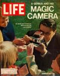 1345 - A genius and his magic camera. Life (1), 1972