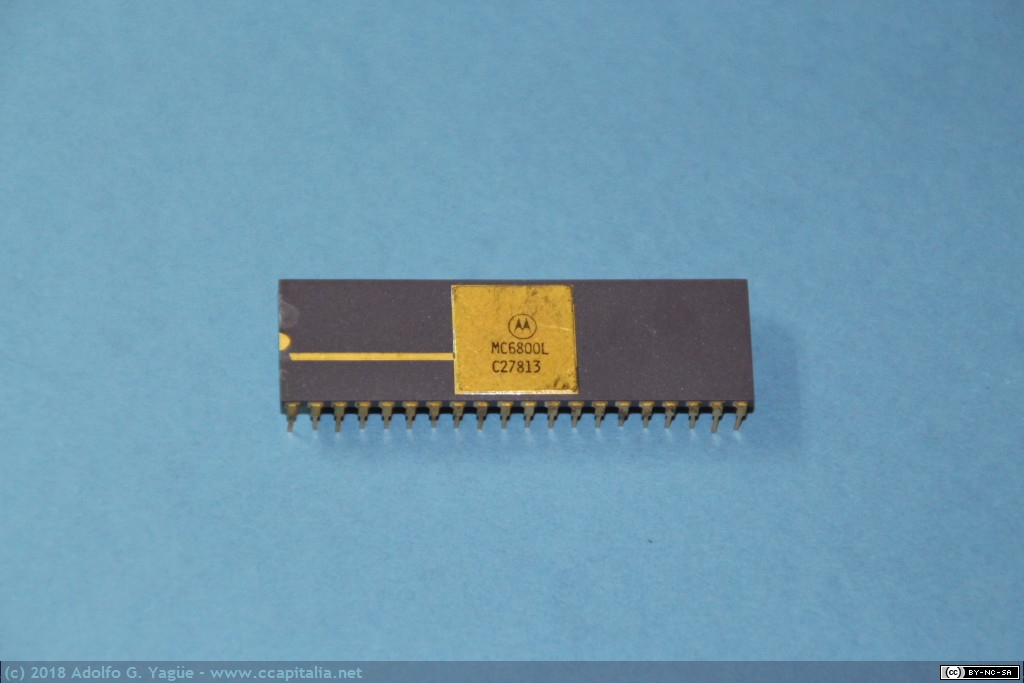 104 - Microprocesador Motorola 6800. 8bits con reloj de 1 a 2MHz, 1974