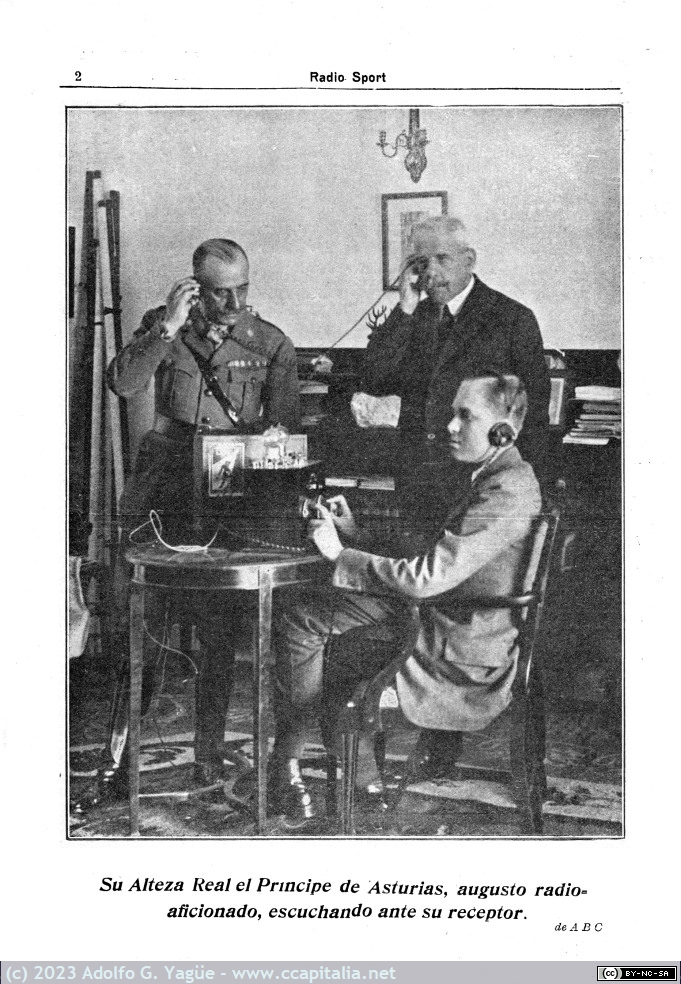 1716 - S.A.R. el Principe de Asturias, augusto radioaficionado, escuchando ante su receptor. Radio Sport. Número 4 y 5, 1924
