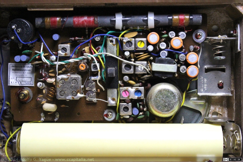 1811 - Sanyo All Wave Deluxe. Detalle interior (2), 1970