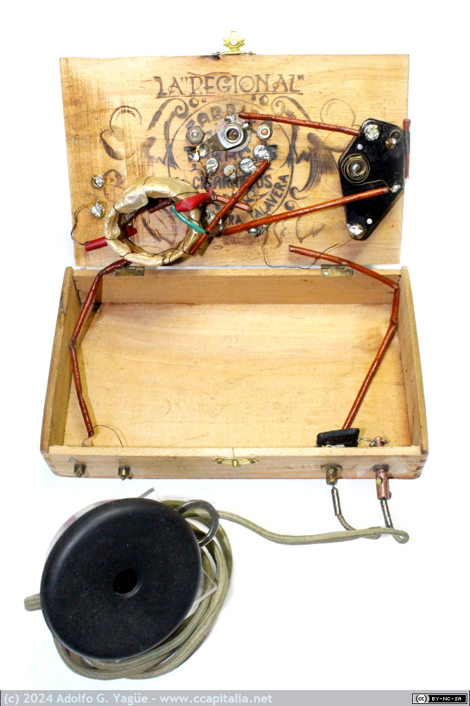 1809 - Radio galena de construcción amateur. Sintonizador rotativo con pots en bobina y condensador variable (2), años 50