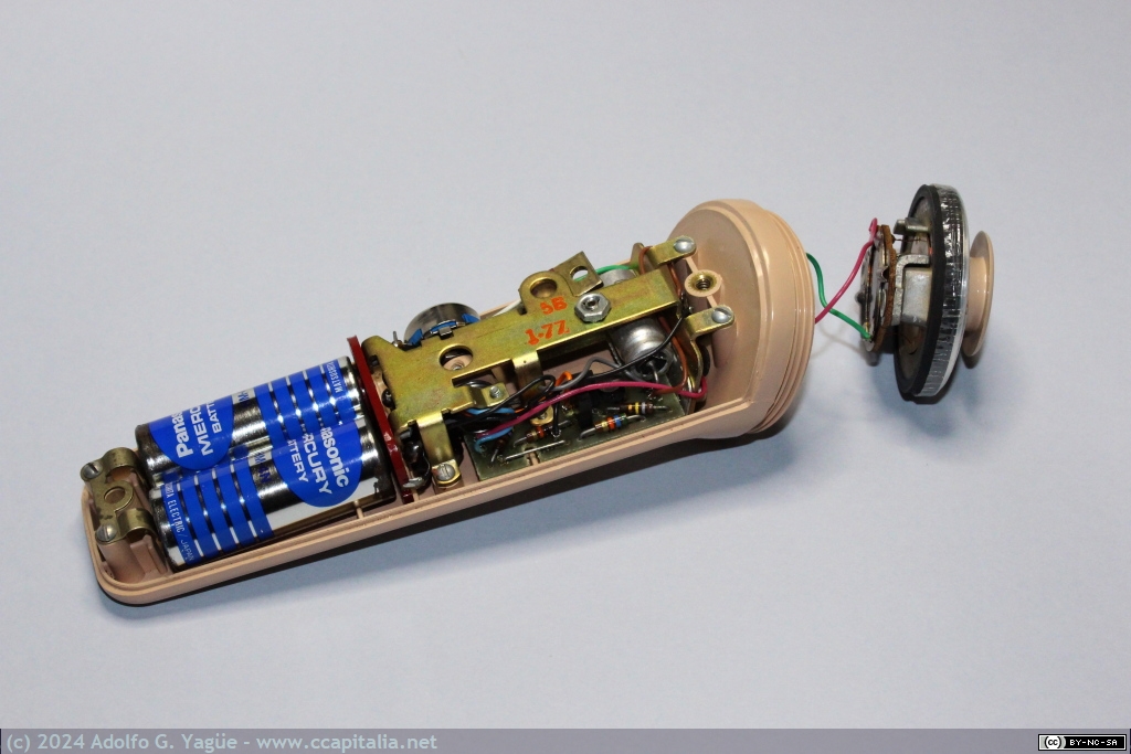1822 - Laringófono Western Electric. Detalle interior del circuito vibrador y membrana (2), 1960