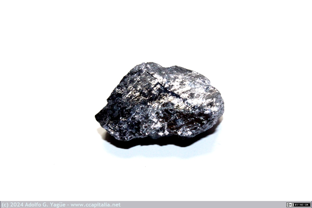 1824 - Galena (Sulfuro de Plomo). Mineral natural semiconductor empleado como detector de radio a partir de 1904