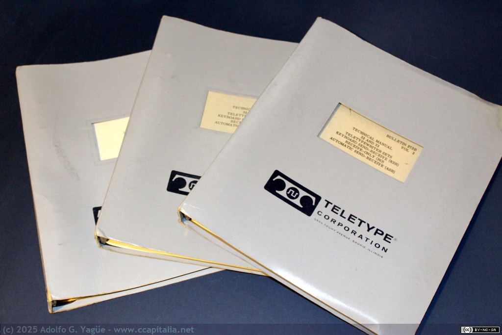 973 - Teletype 32 y 33 ASR, KSR y RO. Technical Manual Vol 1, 2 and bulletin 11848 (1), 1964