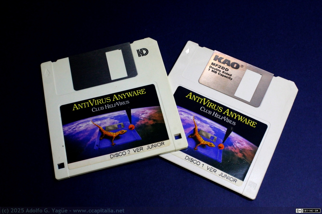 1619 - Antivirus Anyware v. Junior de Anyware Seguridad Informática. Dos diskettes de 3" 1/2, 1995