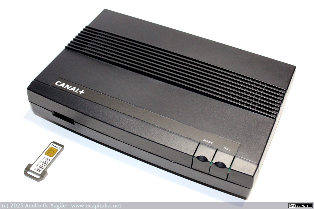 2004 - Canal+. Decodificador TV analógica terreste y llave usuario con suscripción y claves (1), 1990