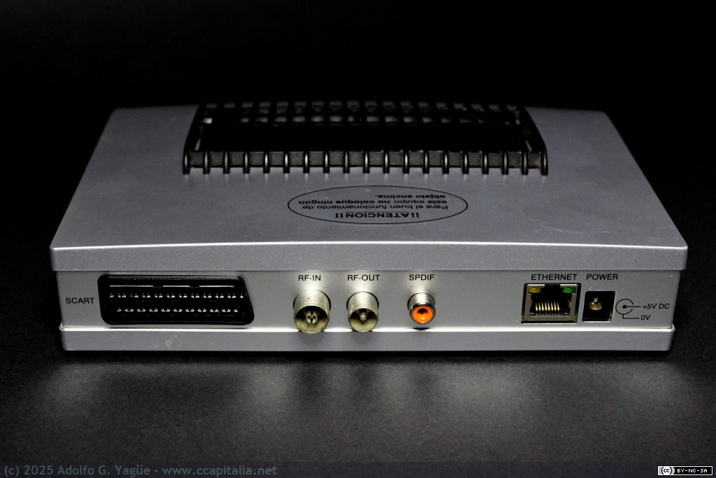 2006 - Deco Imagenio IPTV. Conector SCART, entrada RF, salida RF, salida audio digital SPDIF y Ethernet 100BaseTX (3), 2004
