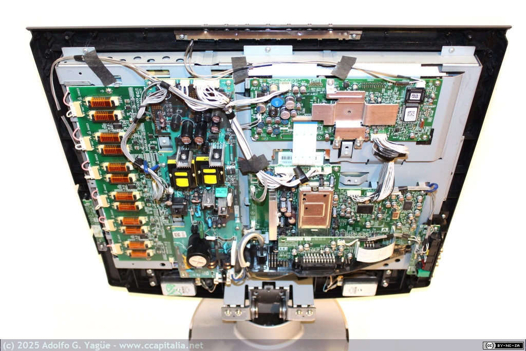 2011 - Sony Wega KLV-20SR3. Detalle interior (3), 2004