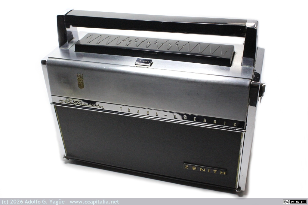 1693 - Zenith Trans-Oceanic Royal 1000. Raceptor multibanda OM (530-1605KHz) y 7 bandas OC (2-22MHz) (1), 1958