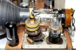 1862 - Motorola VT-71. Detalle de trasformador alta tensión (6kV) y rectificador media onda 1B3GT (3), 1948