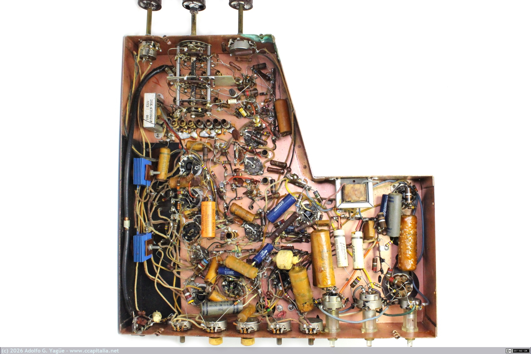 1862 - Motorola VT-71. Detalle inferior del chasis TS-4J (4), 1948