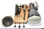 1862 - Motorola VT-71. Detalle superior del chasis TS-4J. TRC de 7" deflexión electroestática y altavoz (2), 1948