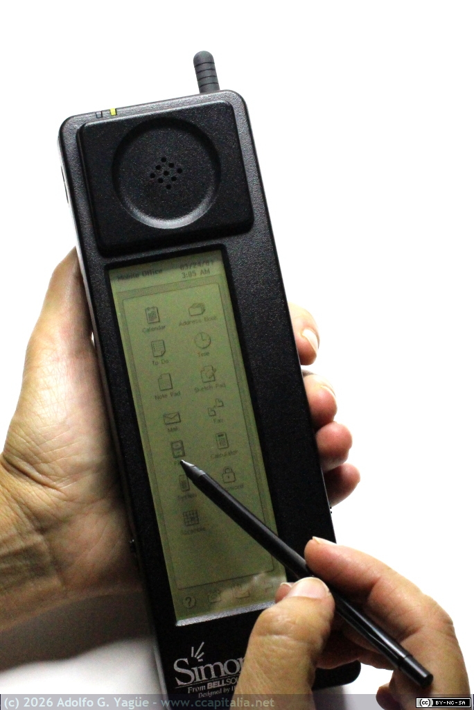 250 - IBM Simon Personal Communicator. Primer móvil considerado como teléfono inteligente o smartphone (2), 1994