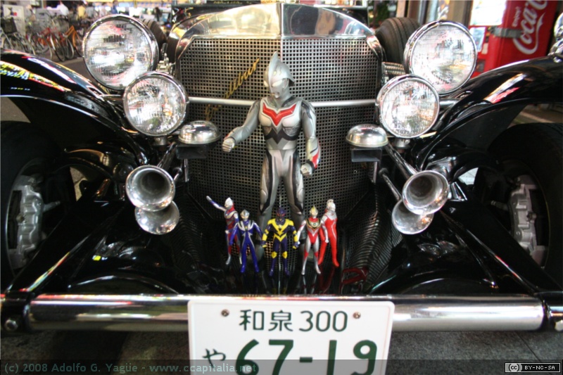 Coche tuneado en Dotonbori