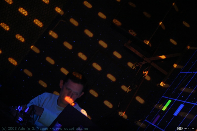 Roel Meelkop - Live Act #60 - 01.04.06 (2)