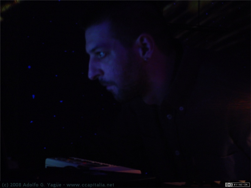 Vadim Tudor - Live Act #51 - 31.10.04 (2)