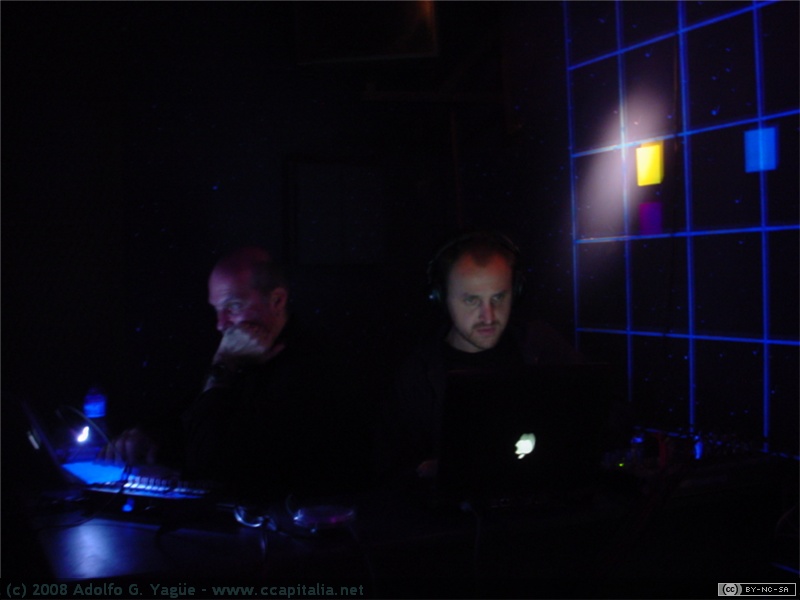 Cascone, CJitter, Laptop Jam Session - Live Act #43 - 05.10.03 (1)