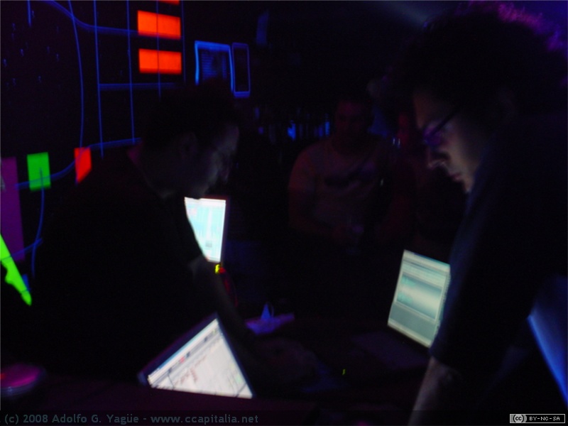 Cascone, CJitter, Laptop Jam Session - Live Act #43 - 05.10.03 (4)