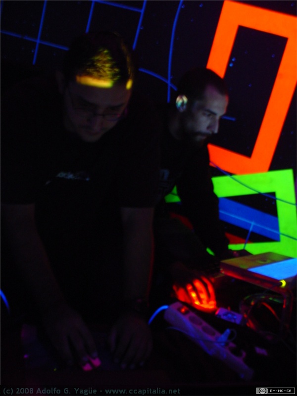 Cascone, CJitter, Laptop Jam Session - Live Act #43 - 05.10.03 (5)