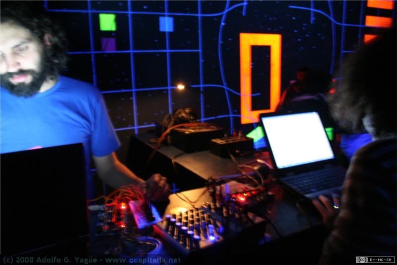 David Cuartielles y Enrique Tomás - Interactivos - 22.04.06 (15)