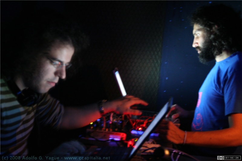 Enrique Tomás y David Cuartielles - Interactivos - 22.04.06 (14)
