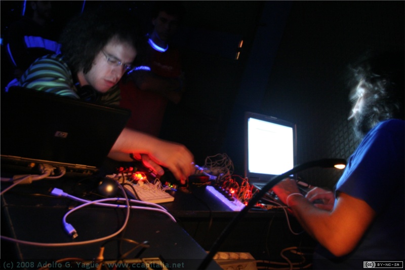 Enrique Tomás y David Cuartielles - Interactivos - 22.04.06 (17)