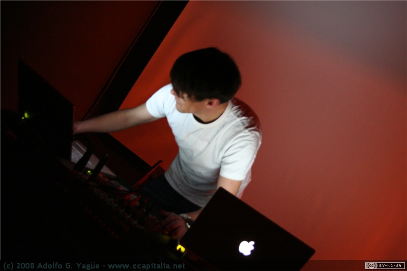 Olaf Bender - Fiesta Raster-Noton - 25.01.07 (2)