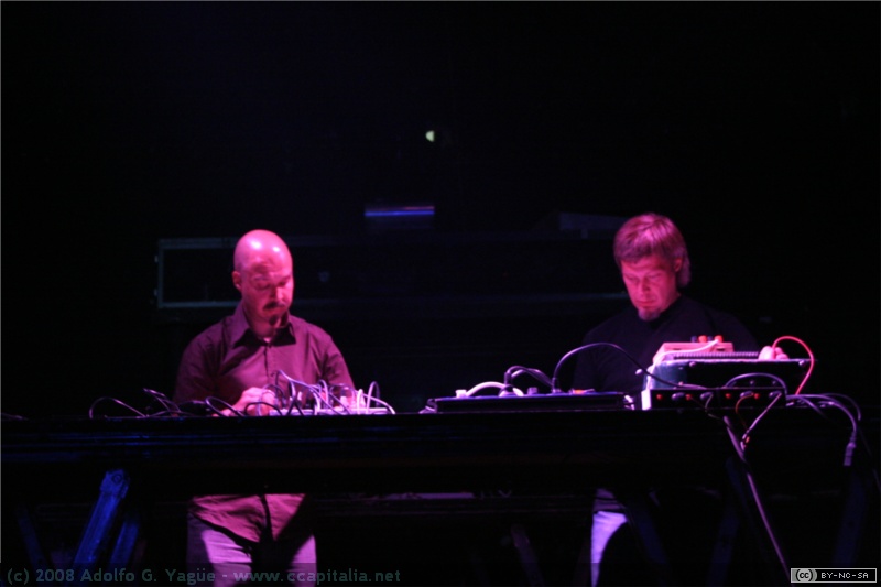 Pan Sonic - DeciBelio Festival - 20.06.06 (1)
